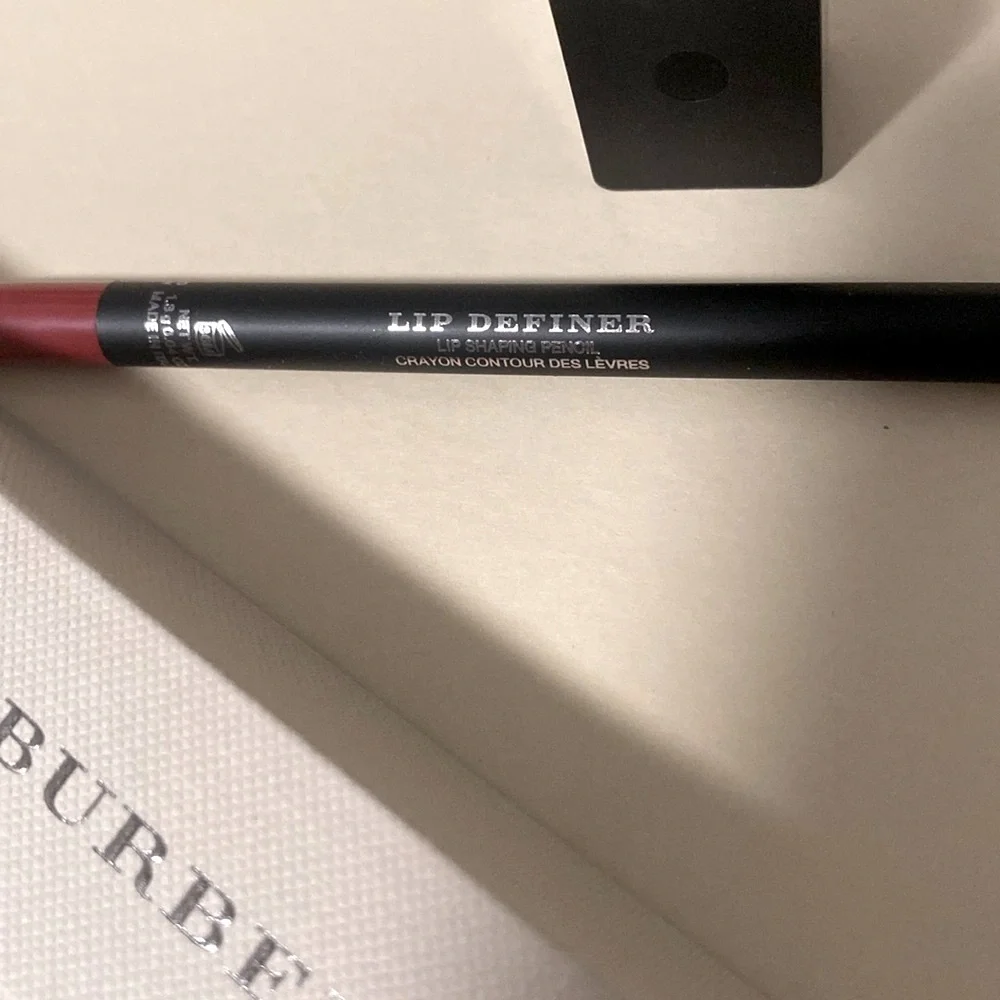 NIB [Burberry] Luxe Lip Definer Shaping Pencil & Sharpener in Bright Plum No. 7 - Picture 4 of 16